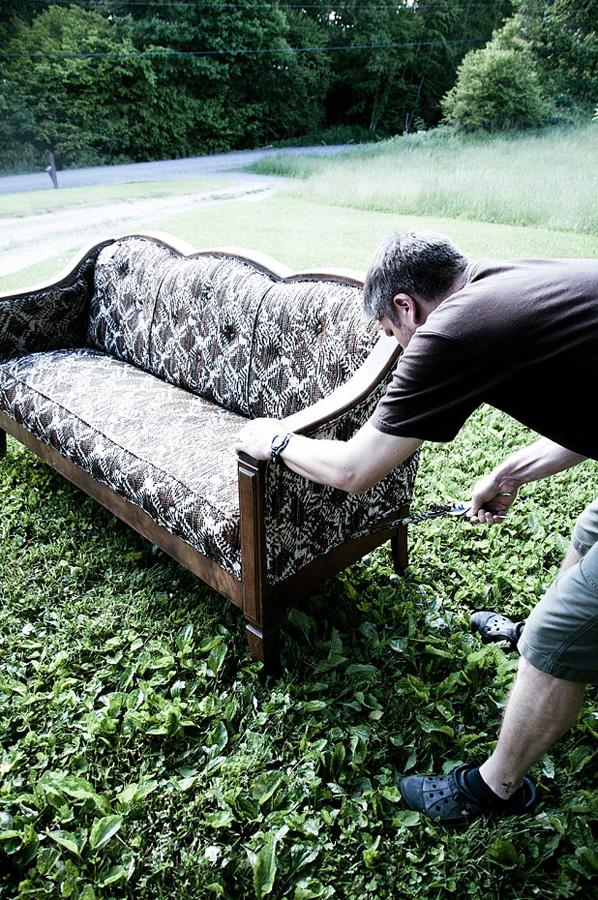 Green velvet Victorian style couch #fyp #gothic #thriftfinds