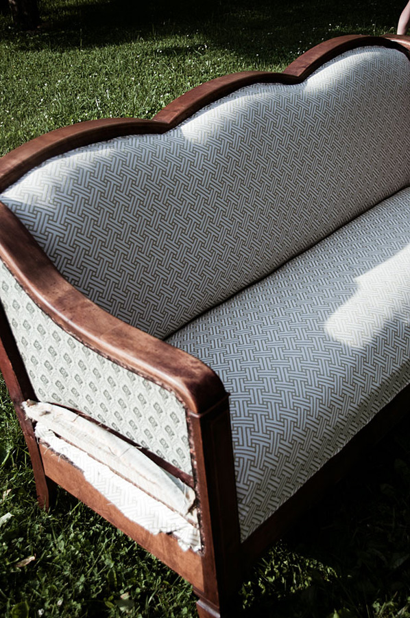 Green velvet Victorian style couch #fyp #gothic #thriftfinds